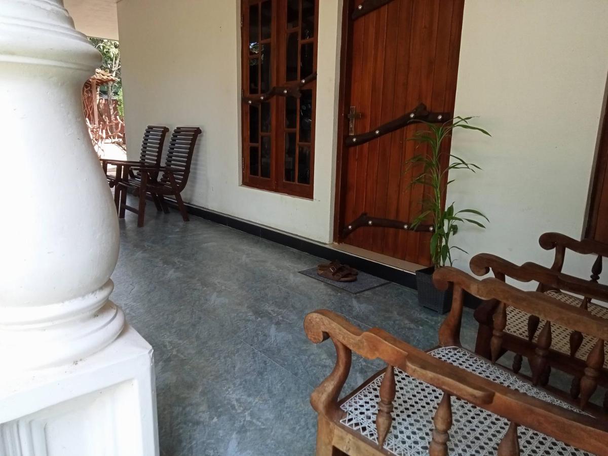 Induwara Safari Resort อุดาวาลาเว ภายนอก รูปภาพ