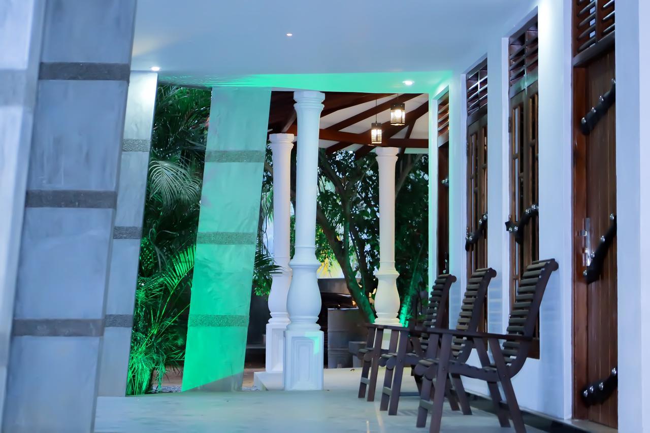 Induwara Safari Resort อุดาวาลาเว ภายนอก รูปภาพ