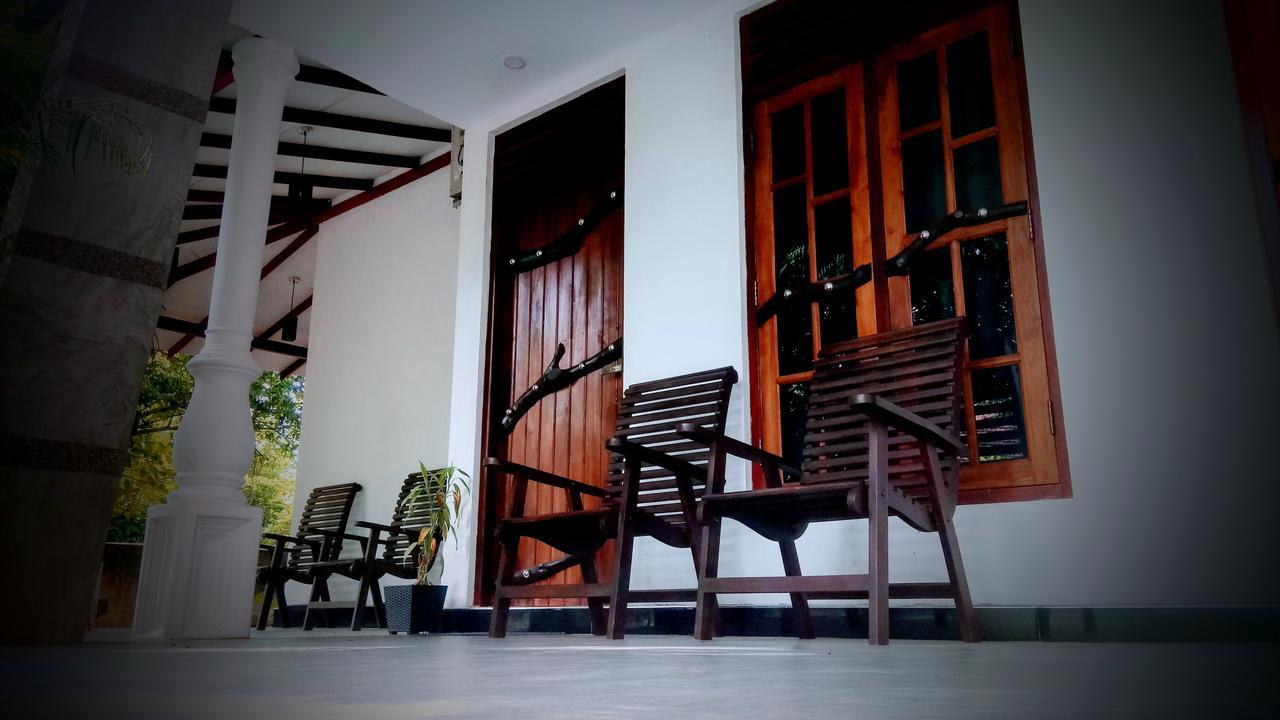 Induwara Safari Resort อุดาวาลาเว ภายนอก รูปภาพ