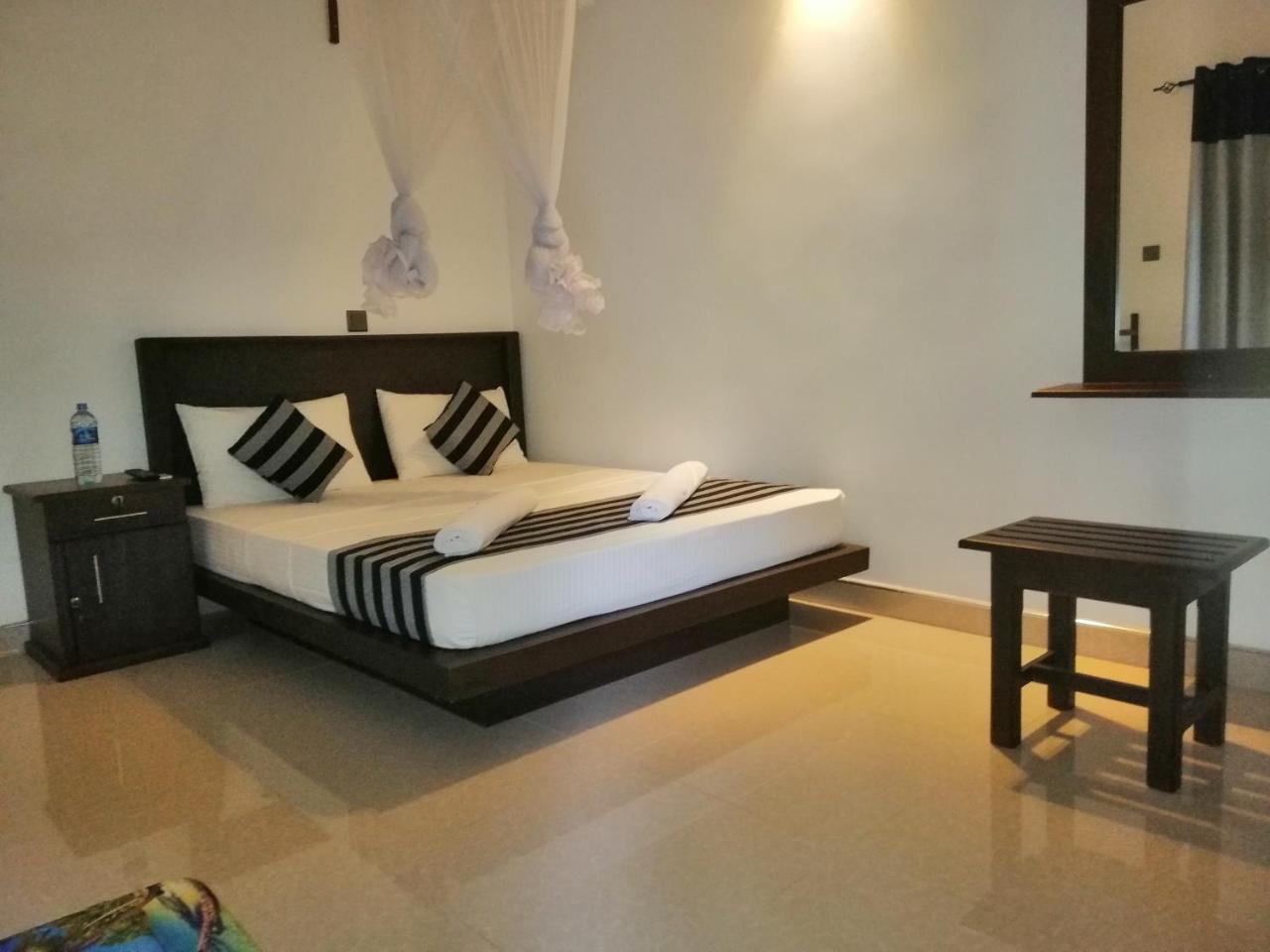 Induwara Safari Resort อุดาวาลาเว ภายนอก รูปภาพ