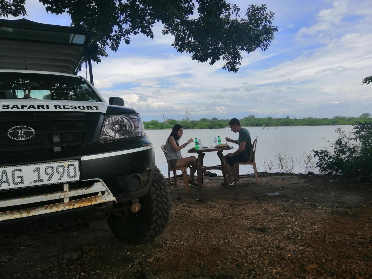 Induwara Safari Resort อุดาวาลาเว ภายนอก รูปภาพ